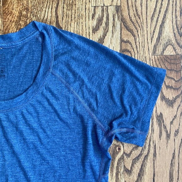 Blue women’s Patagonia scoop neck, Capilene cool shirt, size medium. Excellent - Picture 6 of 9